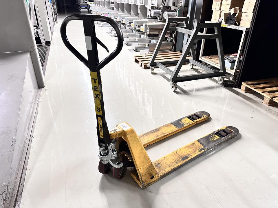 Pallet truck Internal Transportation