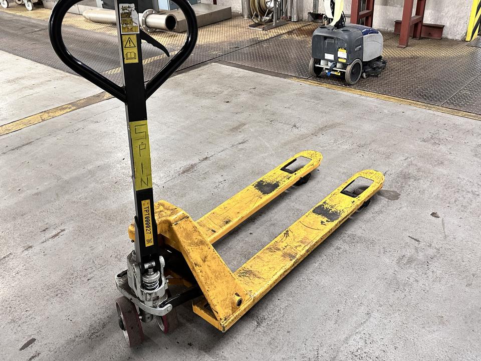 Pallet truck Internal Transportation