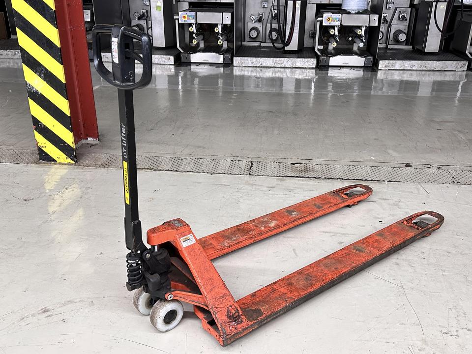 Pallet truck Internal Transportation