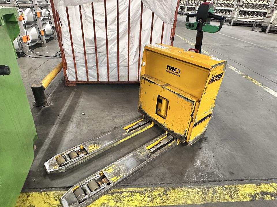 Electric pallet truck image
