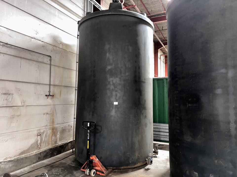 Plastic fuel tank / vessel image