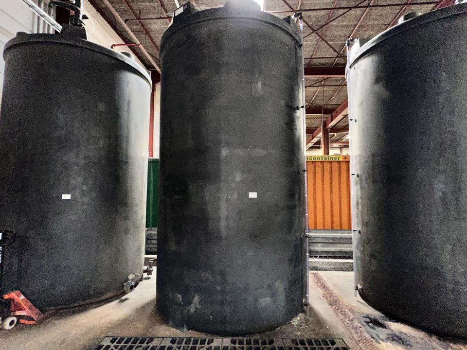 Plastic fuel tank / vessel image