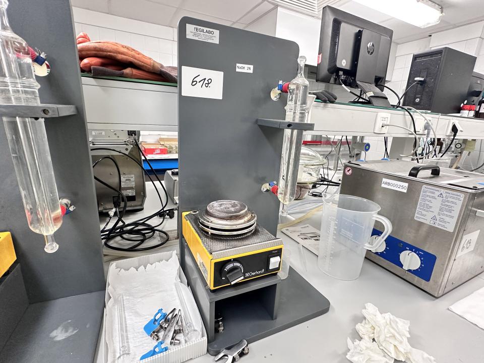 EV 1 Laboratory Equipment Various Laboratory Equipment