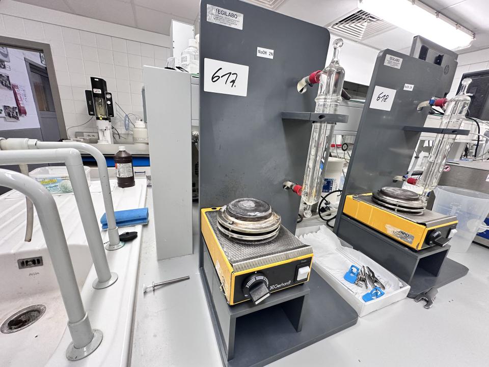 EV 1 Laboratory Equipment Various Laboratory Equipment