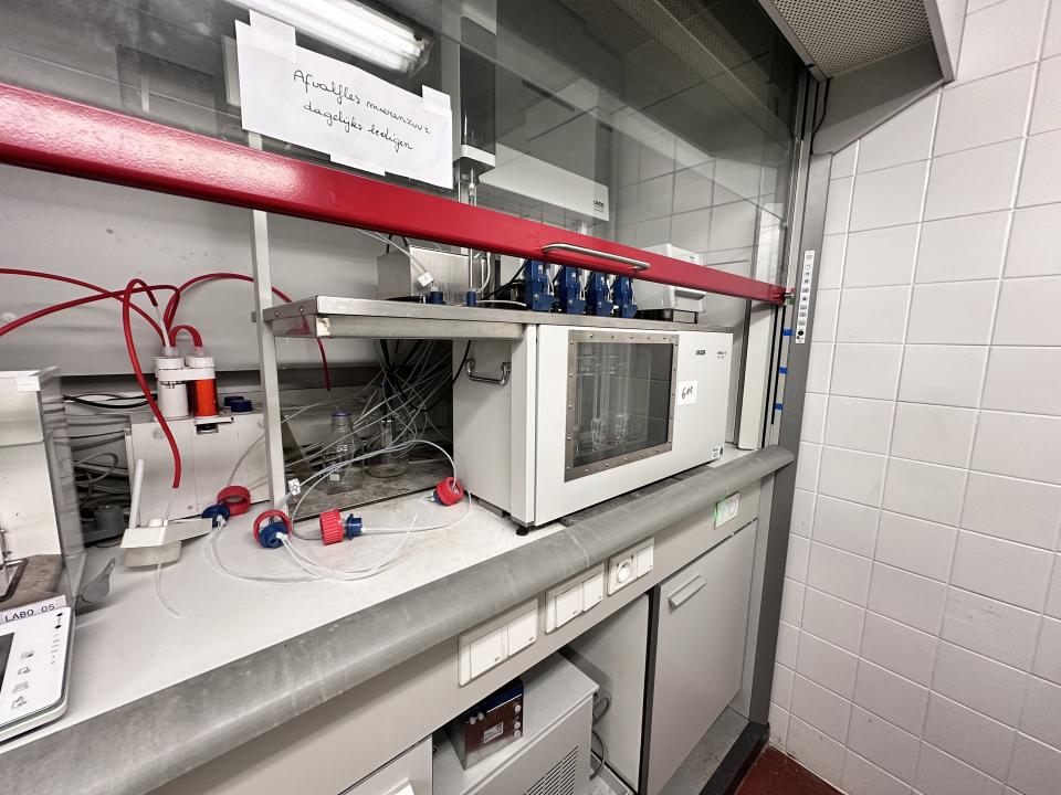 Thermostat / laboratory equipment image