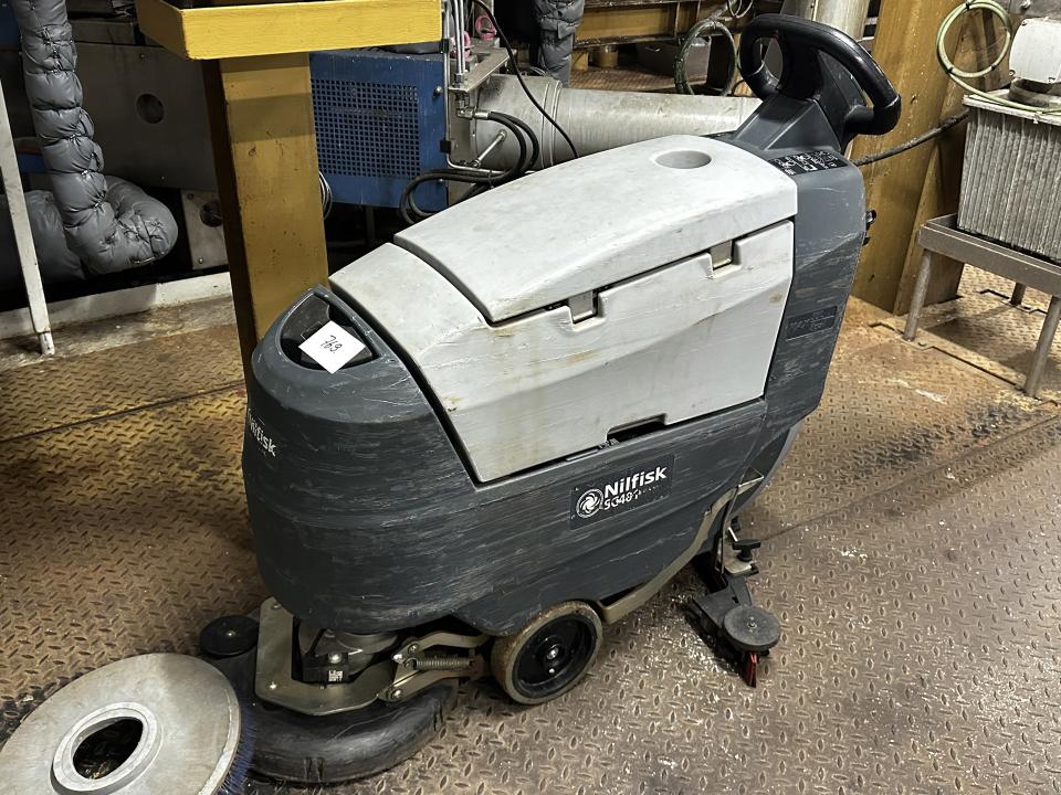 Nilfisk Scrubber dryer SC410 43 BD FP Cleaning machine 4 image