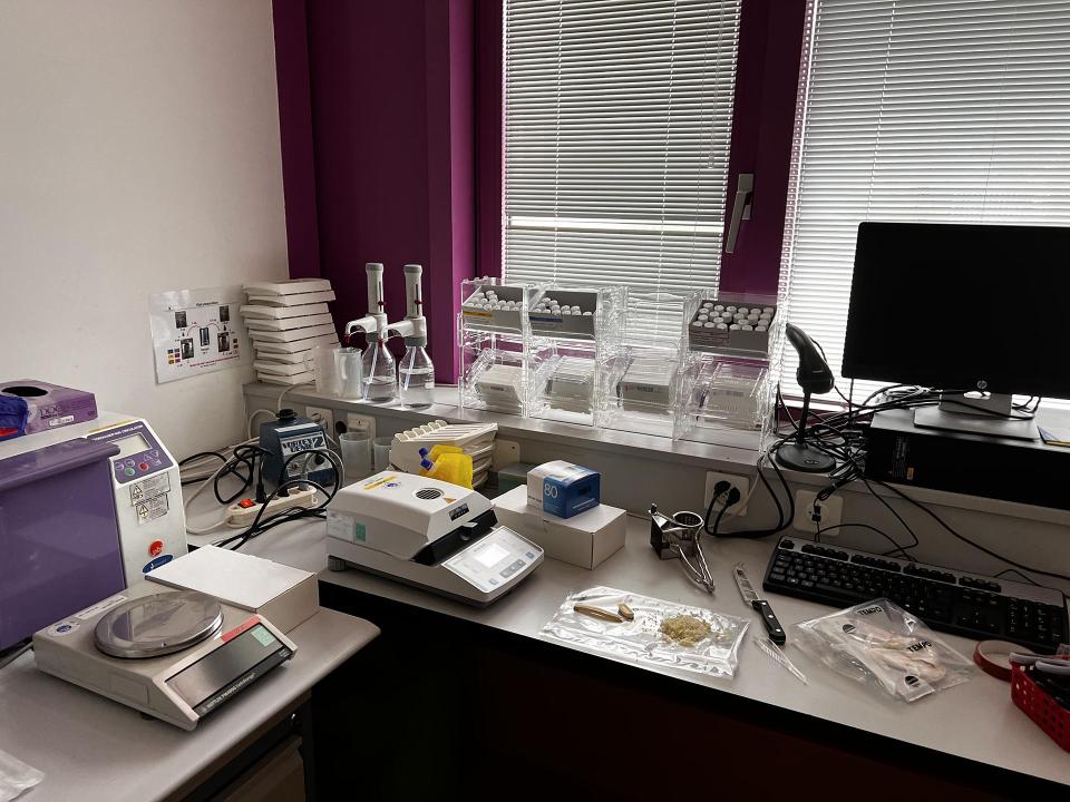 Laboratory equipment image