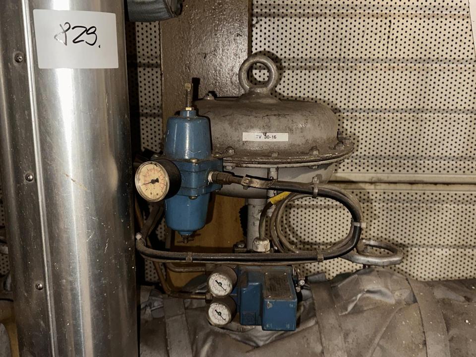 Regulating valve image