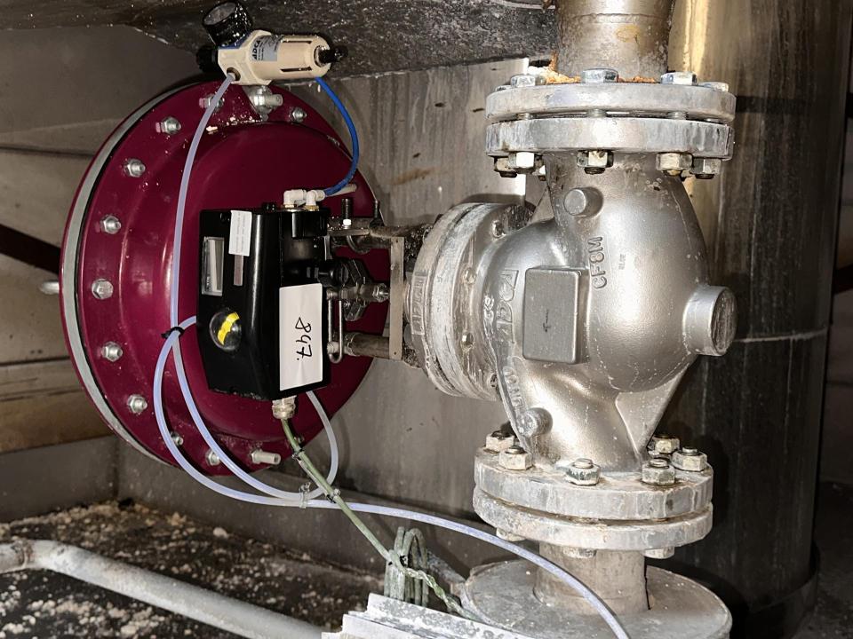 Regulating valve with Smart Positioner Valves