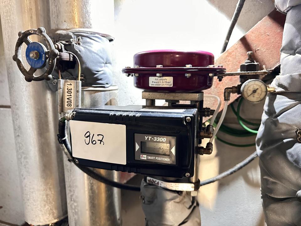 Regulating valve with Smart Positioner Valves