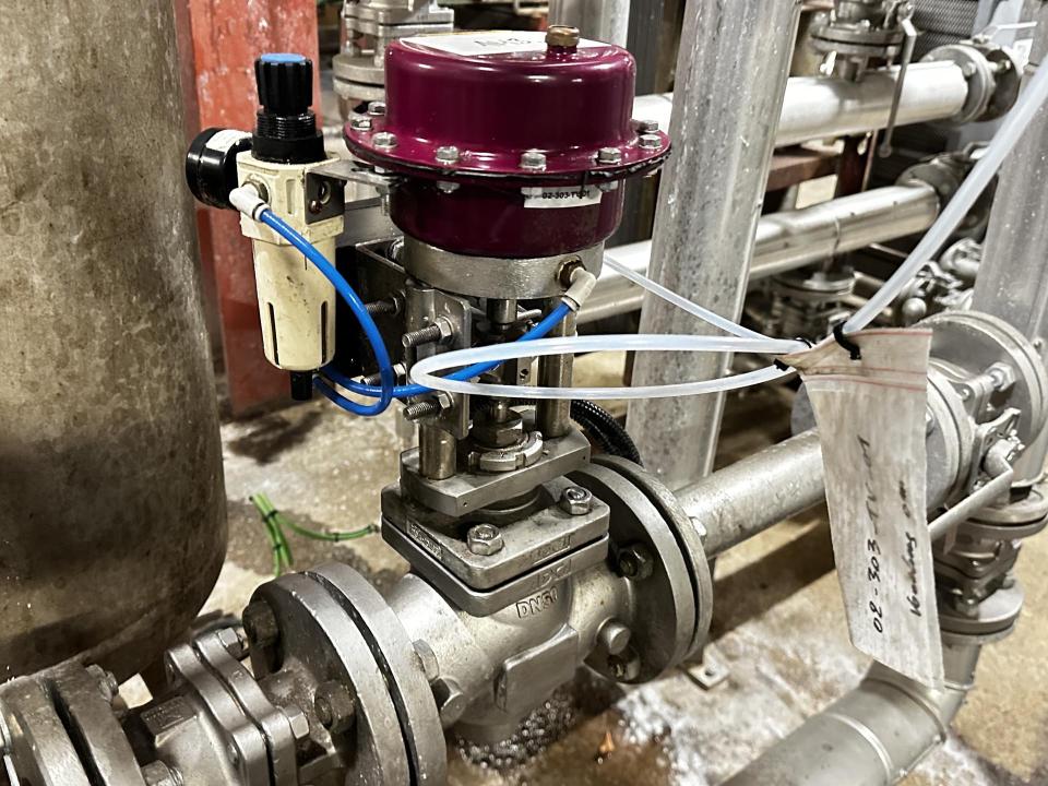 Regulating valve with Smart Positioner Valves