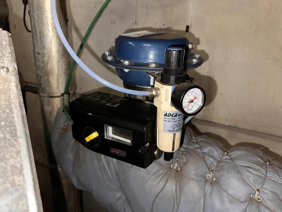 Regulating valve with Smart Positioner Valves