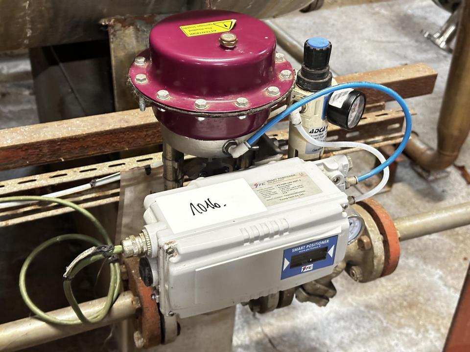 Regulating valve with Smart Positioner Valves