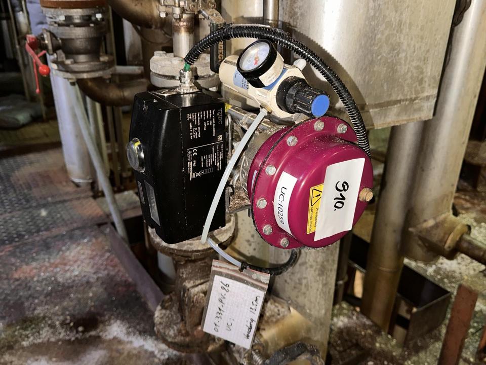 Regulating valve with Smart Positioner Valves