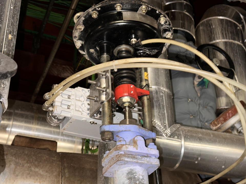 Regulating valve with Smart Positioner from YTC Valves