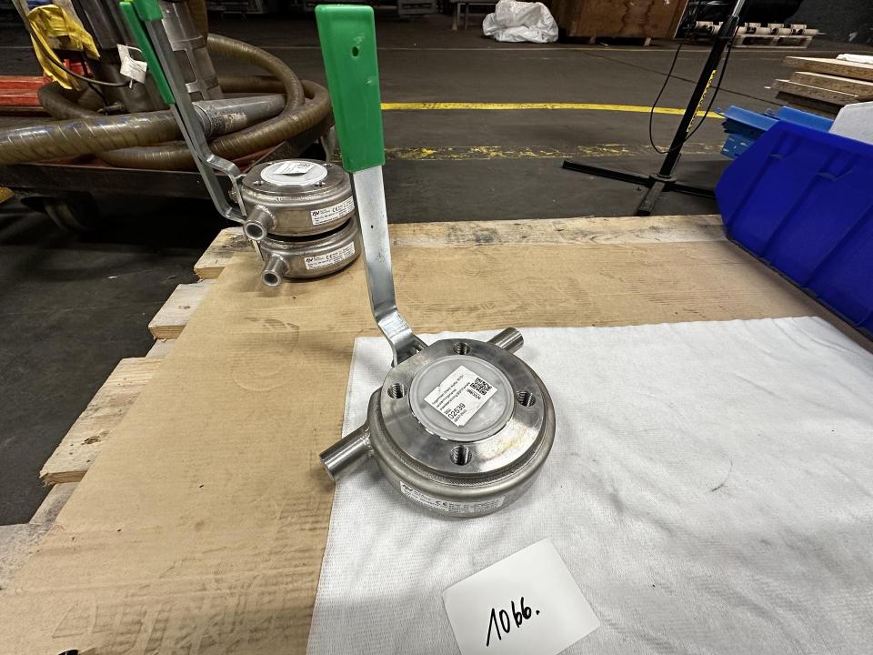 Ball valve PN 10-40 image