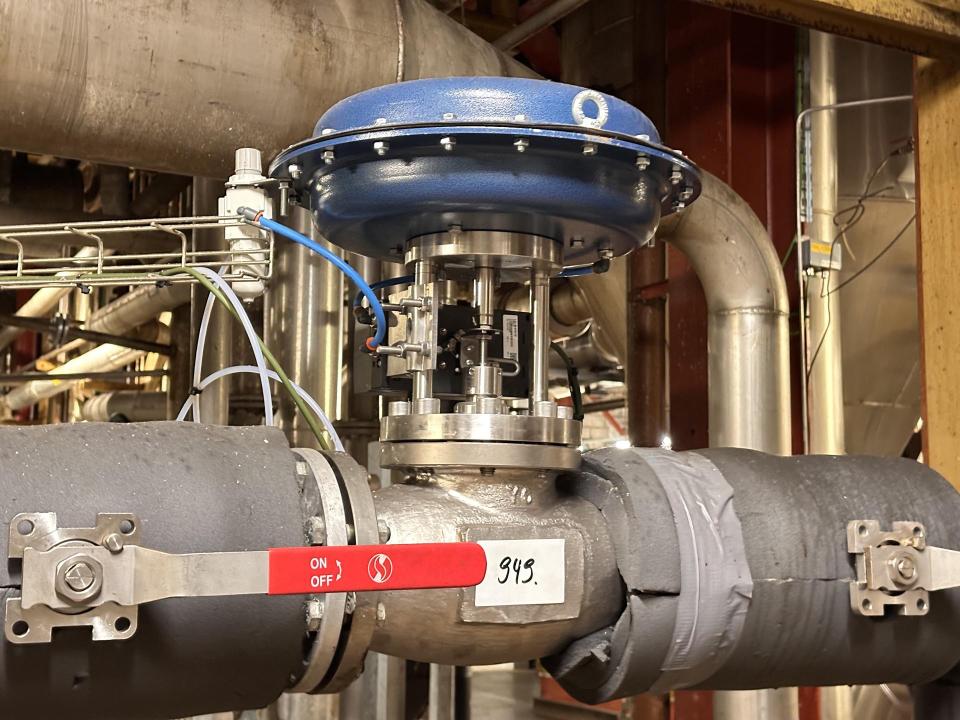 Regulating valve with Smart Positioner Valves